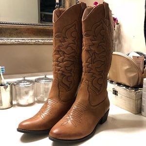 NWOT Qupid Cowboy Boots Size 8